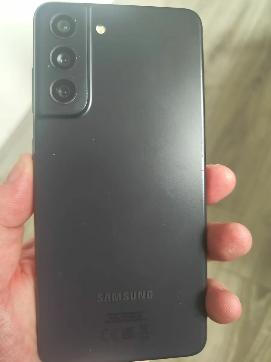 Samsung galaxy S21 FE  5G  128GB Dual Sim Unlocked - Image 4