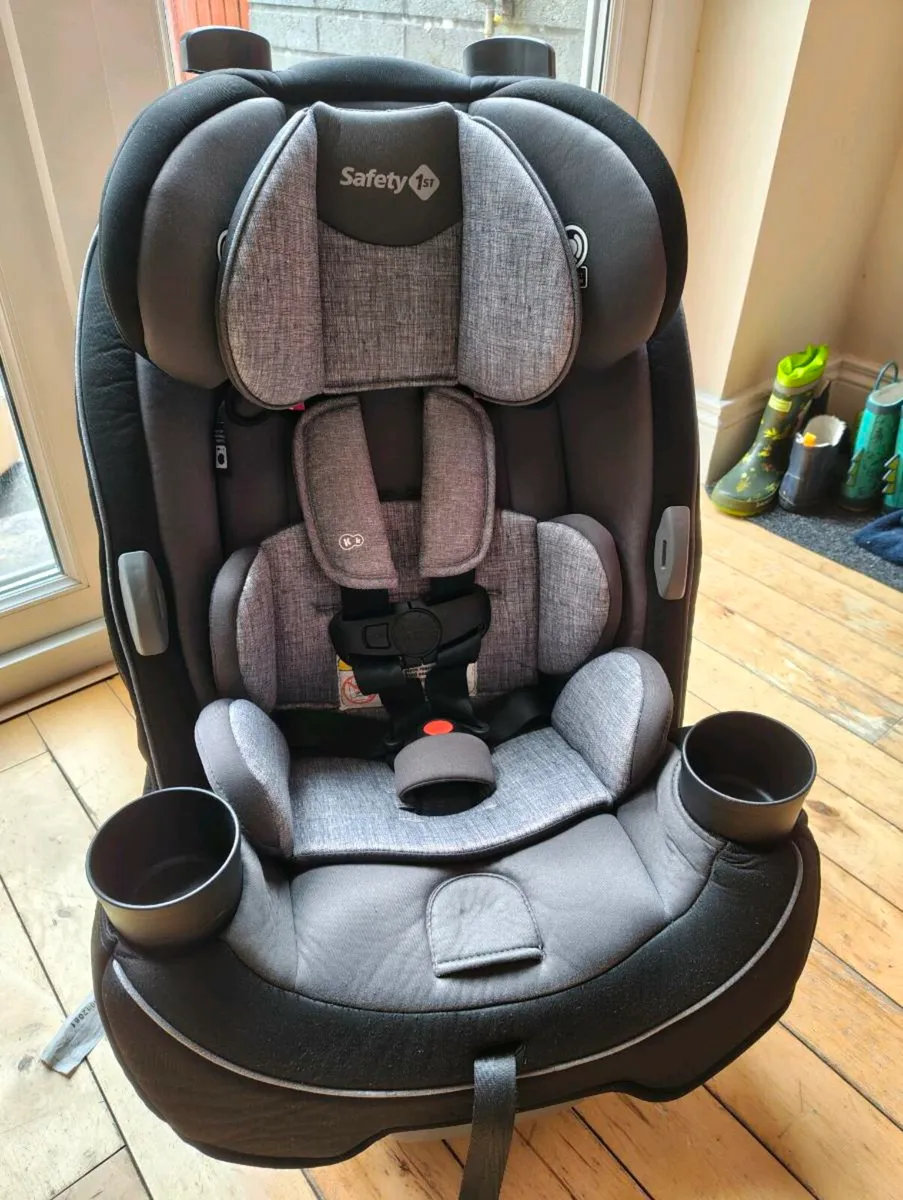 Safety 1st Grow and Go All-in-One Convertible Car - Image 1