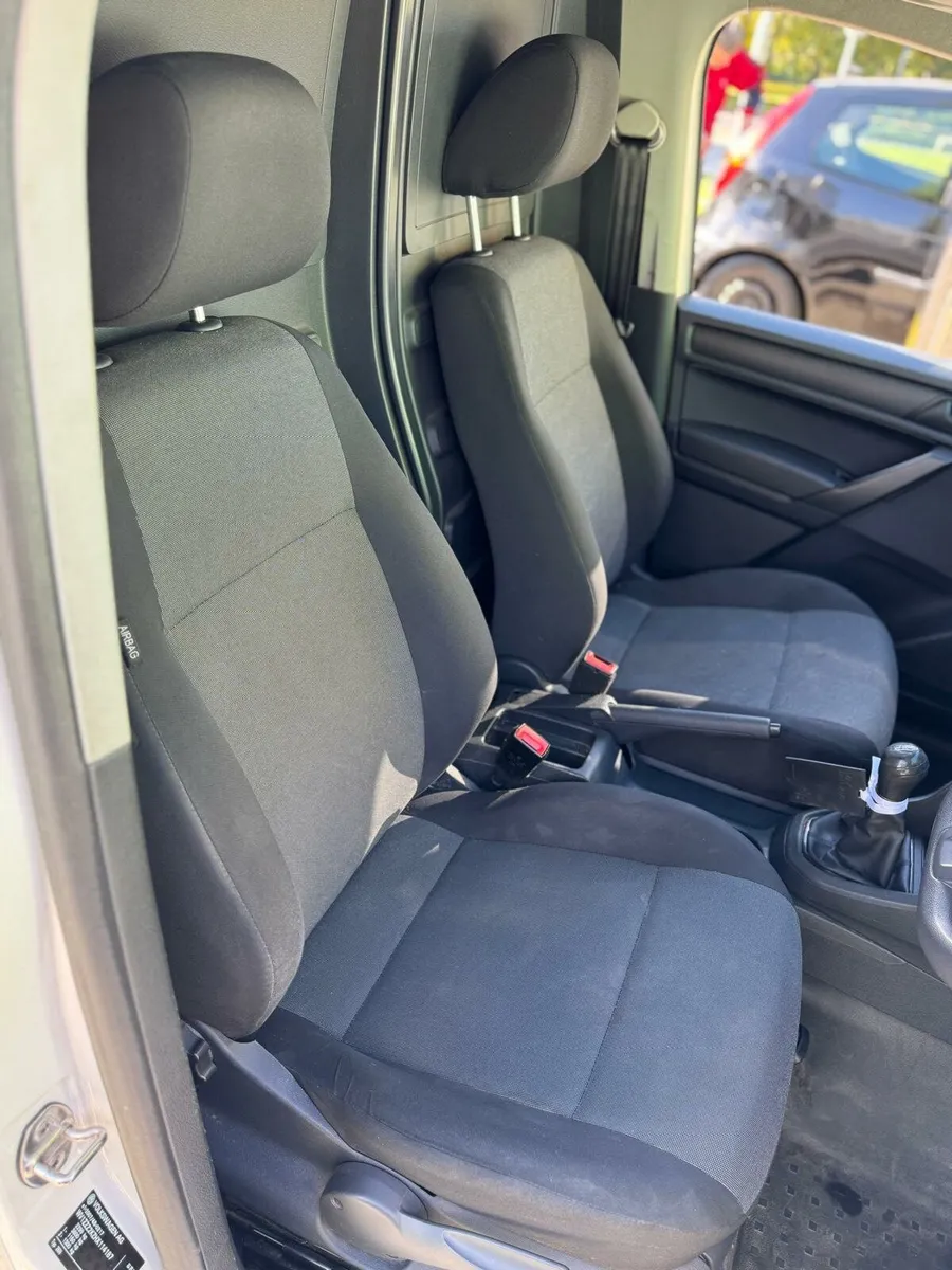 VW Caddy Maxi Van - Image 4