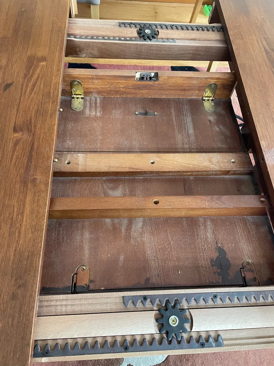 Kitchen/dining room table - Image 3