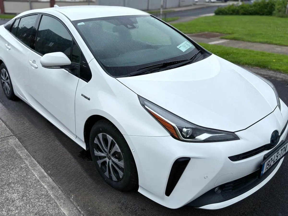 2019 Toyota Prius |HeadsUp display |Electric Seats - Image 1