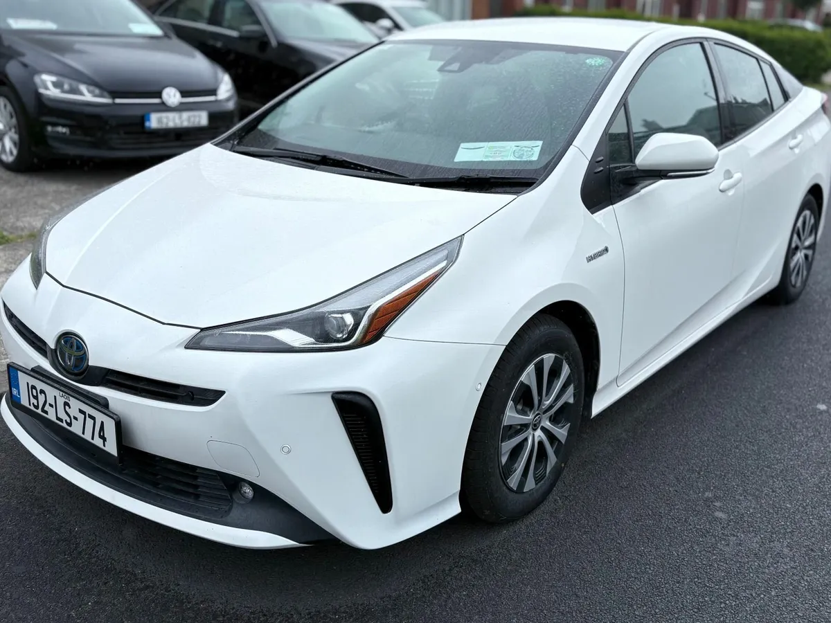 2019 Toyota Prius |HeadsUp display |Electric Seats - Image 4
