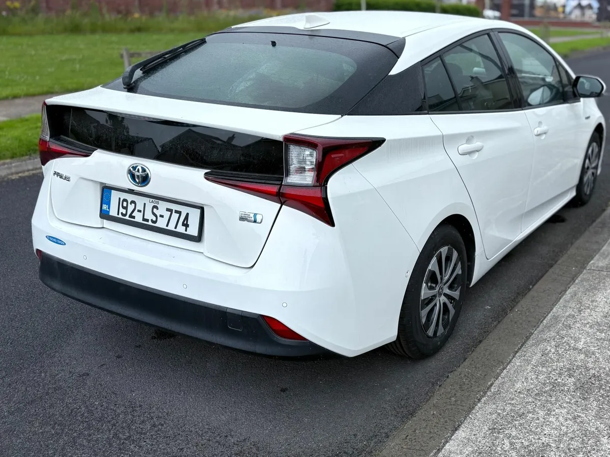 2019 Toyota Prius |HeadsUp display |Electric Seats - Image 3