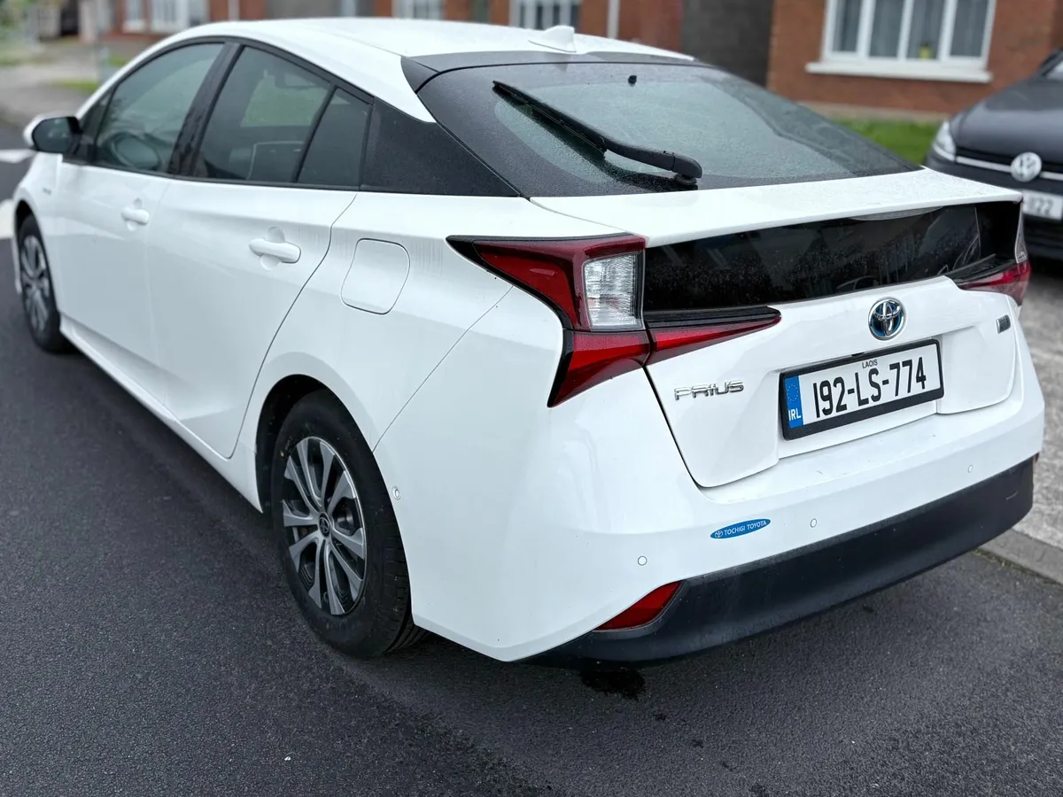 2019 Toyota Prius |HeadsUp display |Electric Seats - Image 2