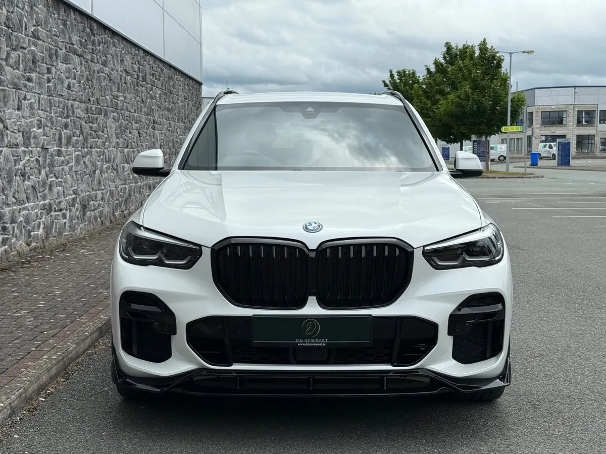 2022 BMW X5 M Sport Pro M Performance 45E FSH - Image 2