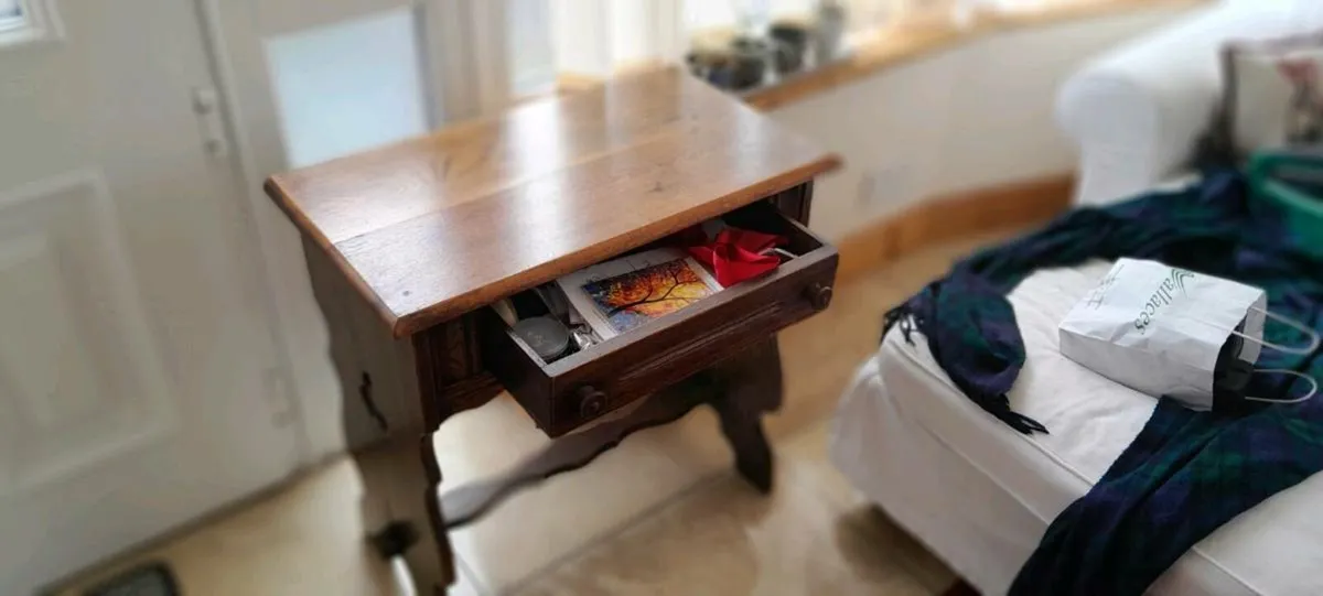 Solid oak table - Image 1