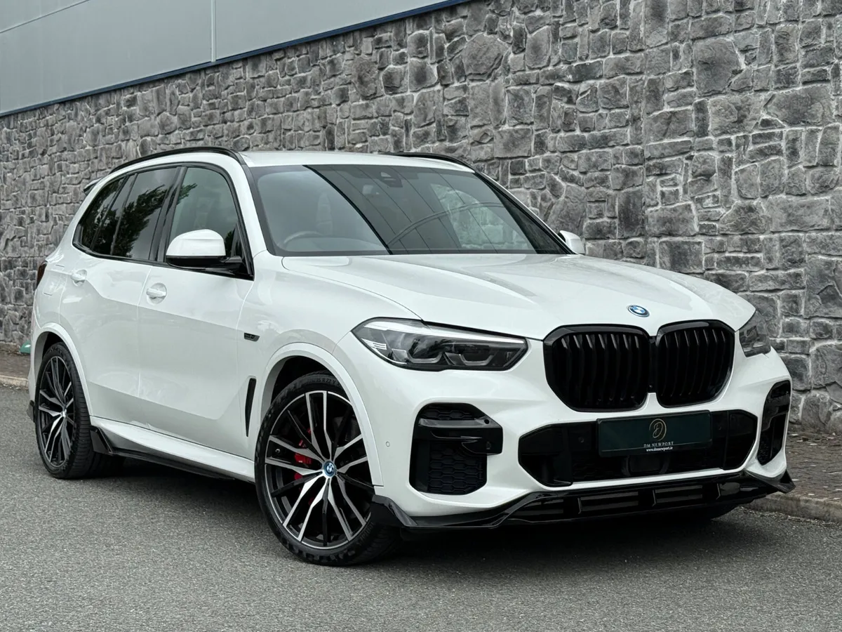 2022 BMW X5 M Sport Pro M Performance 45E FSH - Image 1