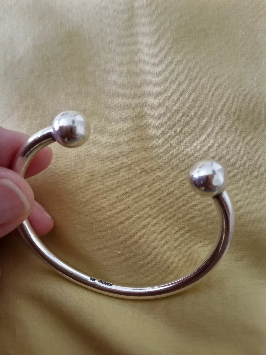 Women's silver torc bracelet - Image 2