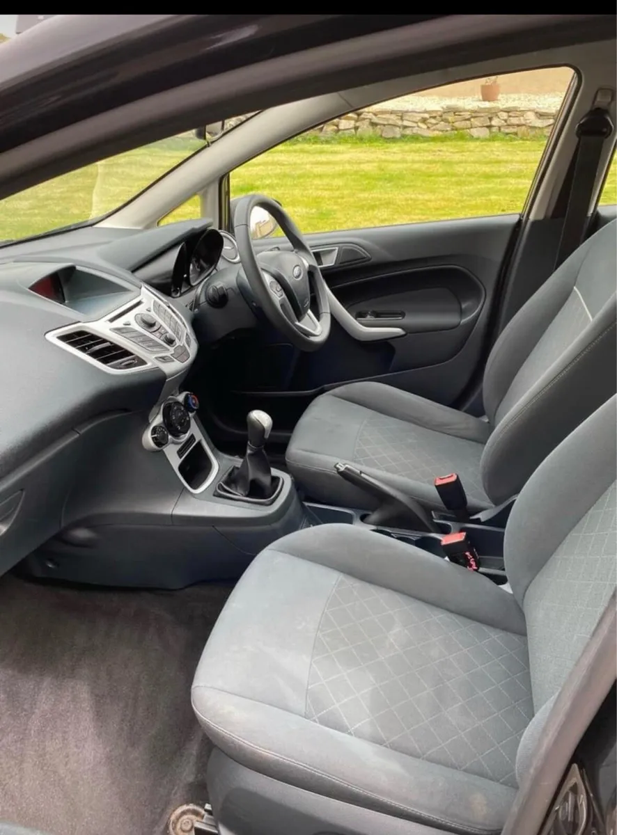 Ford fiesta - Image 4