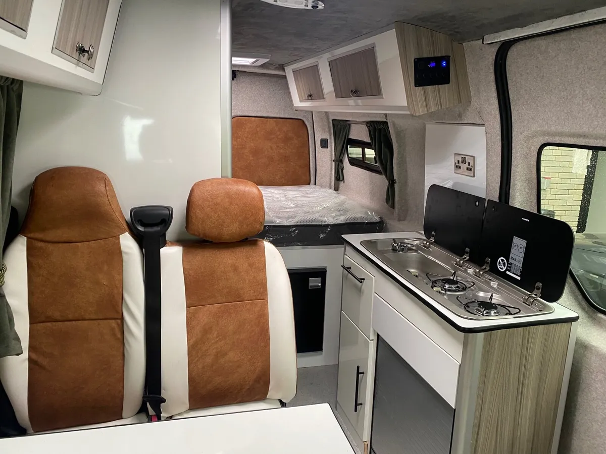 Renault Master campervan - Image 3