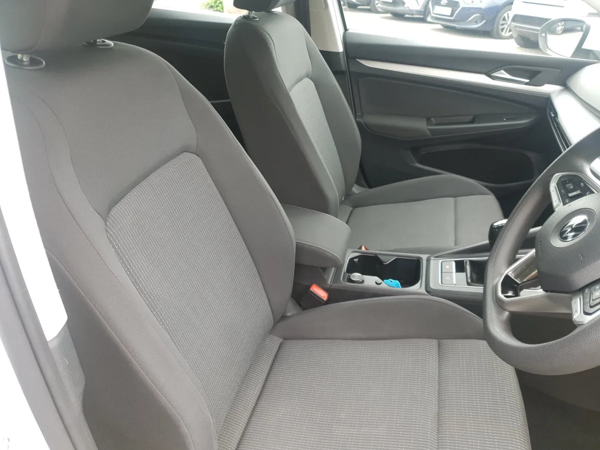 Volkswagen Golf 2022 - Image 2