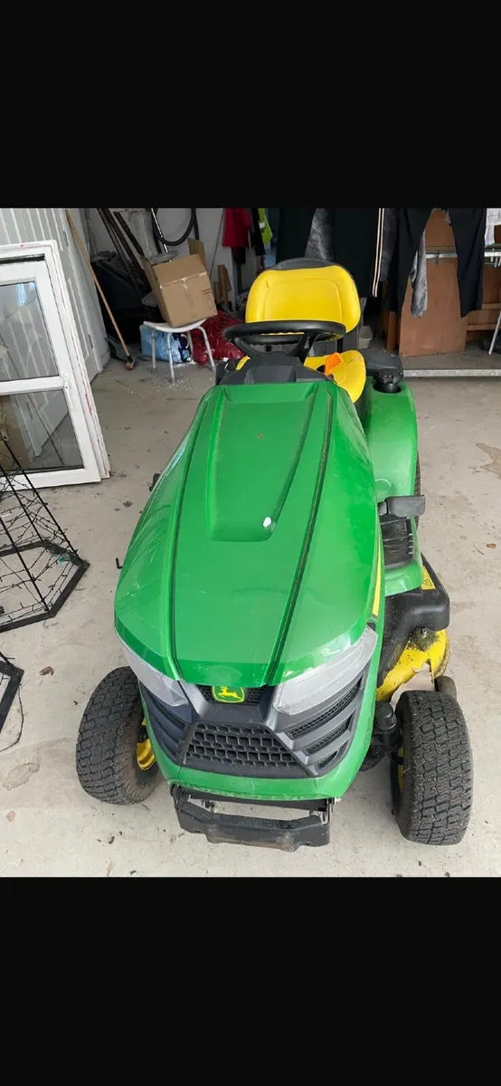 John Deere 350R Ride on Lawnmower - Image 1