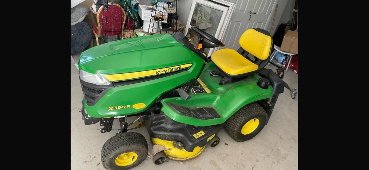 John Deere 350R Ride on Lawnmower - Image 2