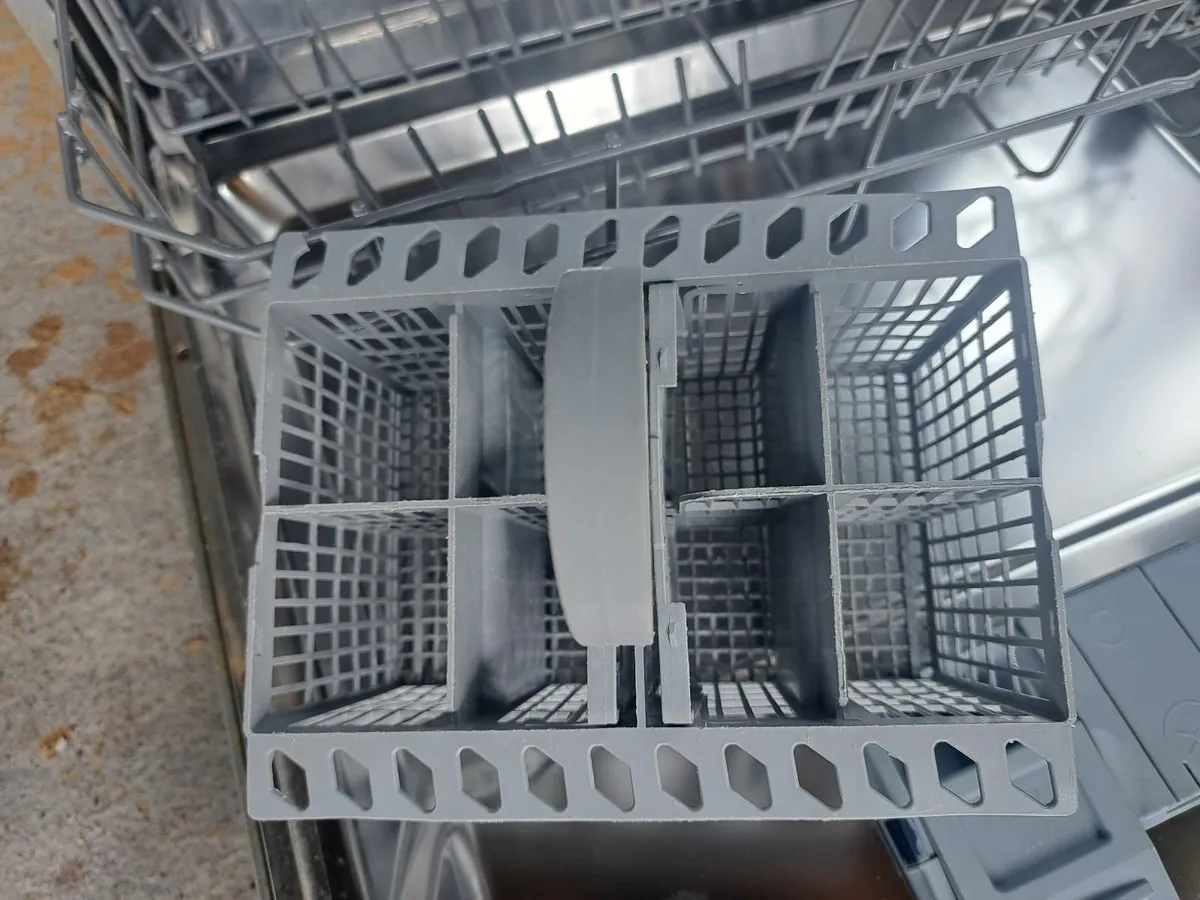 Dishwasher - Image 4