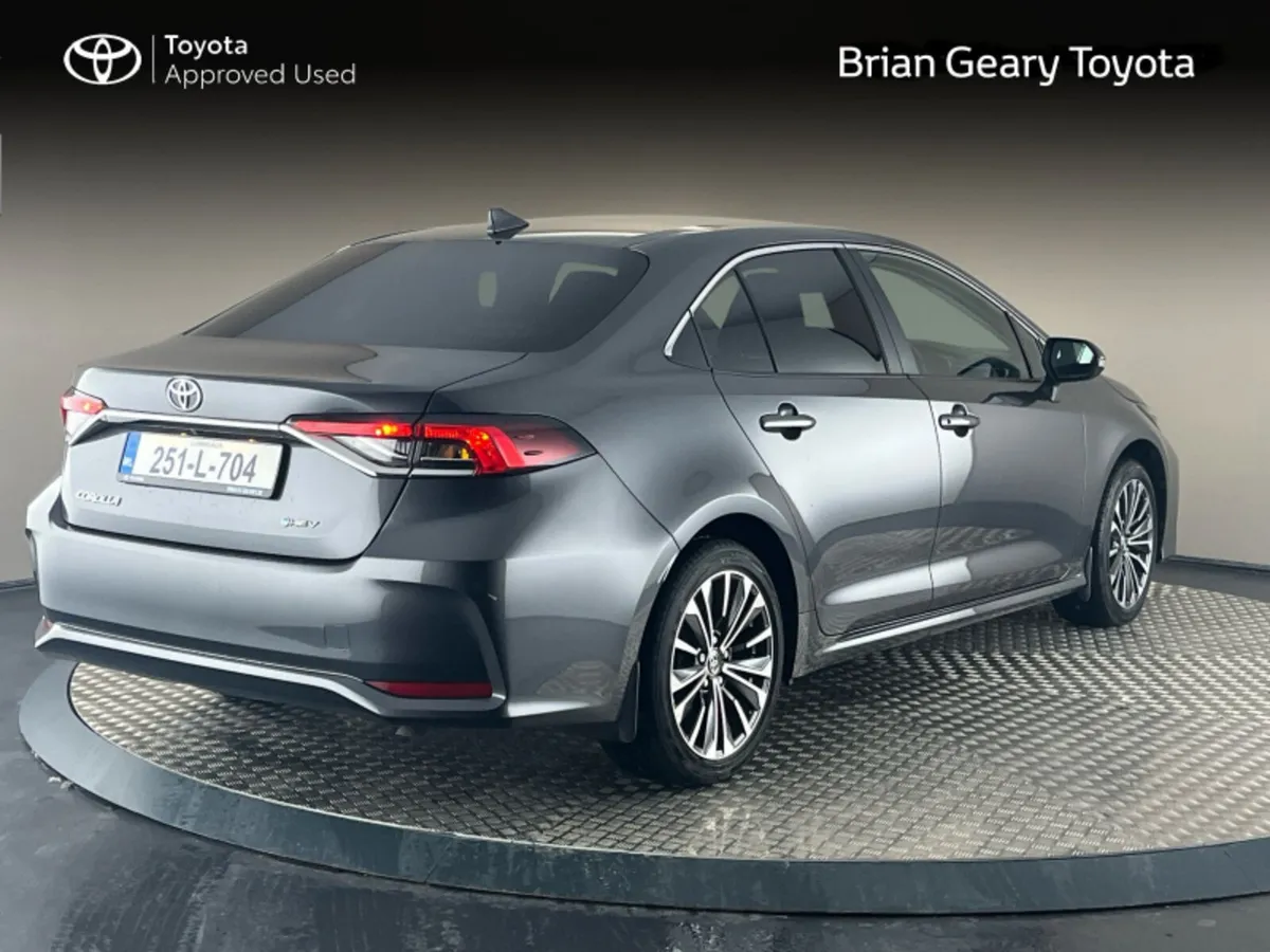 Toyota Corolla HYBRID LUNA SPORT SALOON - Image 2
