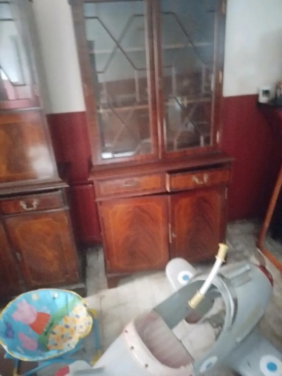 Display cabinets x2 - Image 2