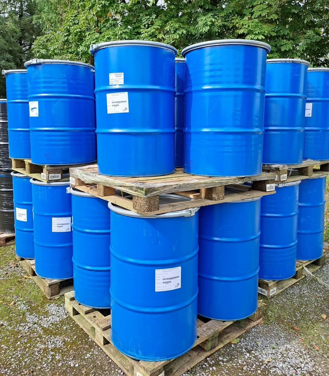 Plastic & Steel Barrels - Image 3
