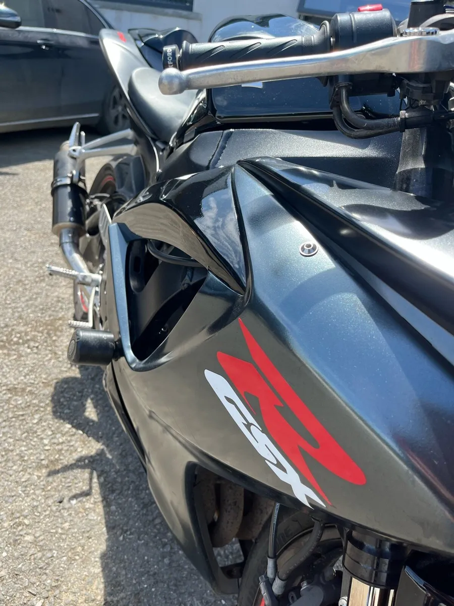 Suzuki GXSR 750 - Image 2