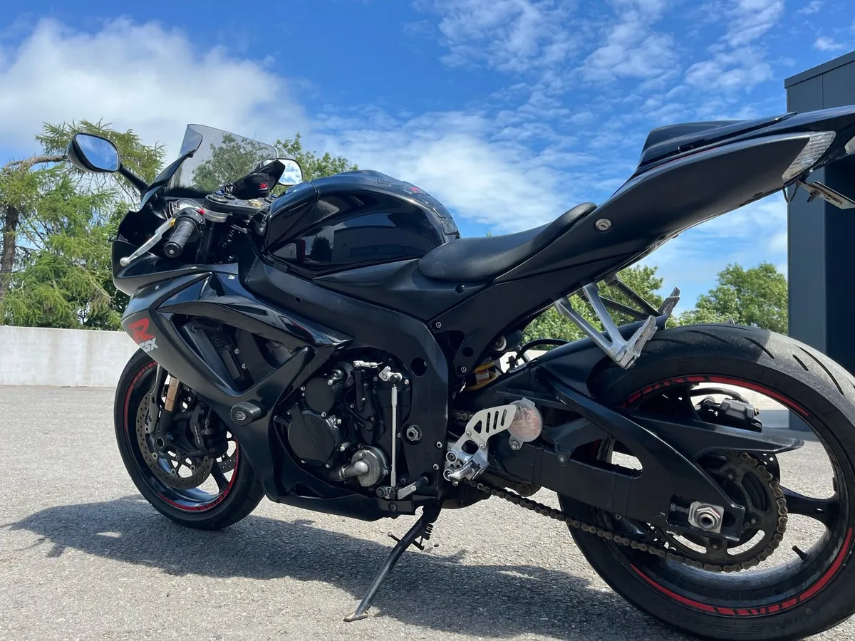 Suzuki GXSR 750 - Image 4