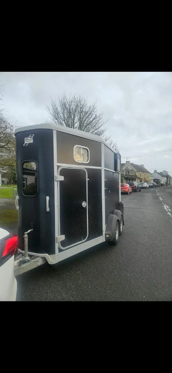 Ifor Williams Horse Box Mk 2 HB511 - Image 1