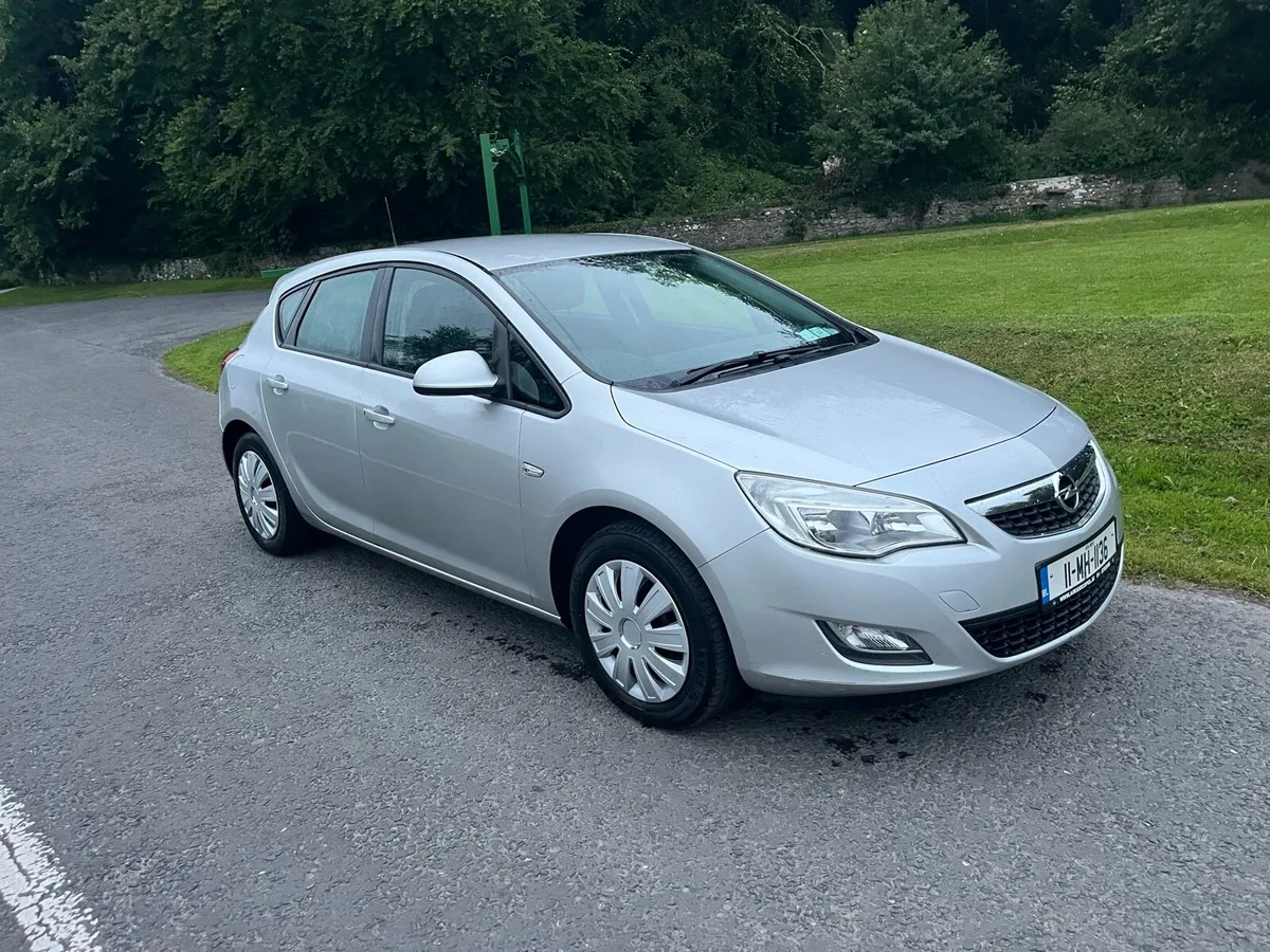 11 Opel Astra 1.4 petrol - Tax & Test - Image 1