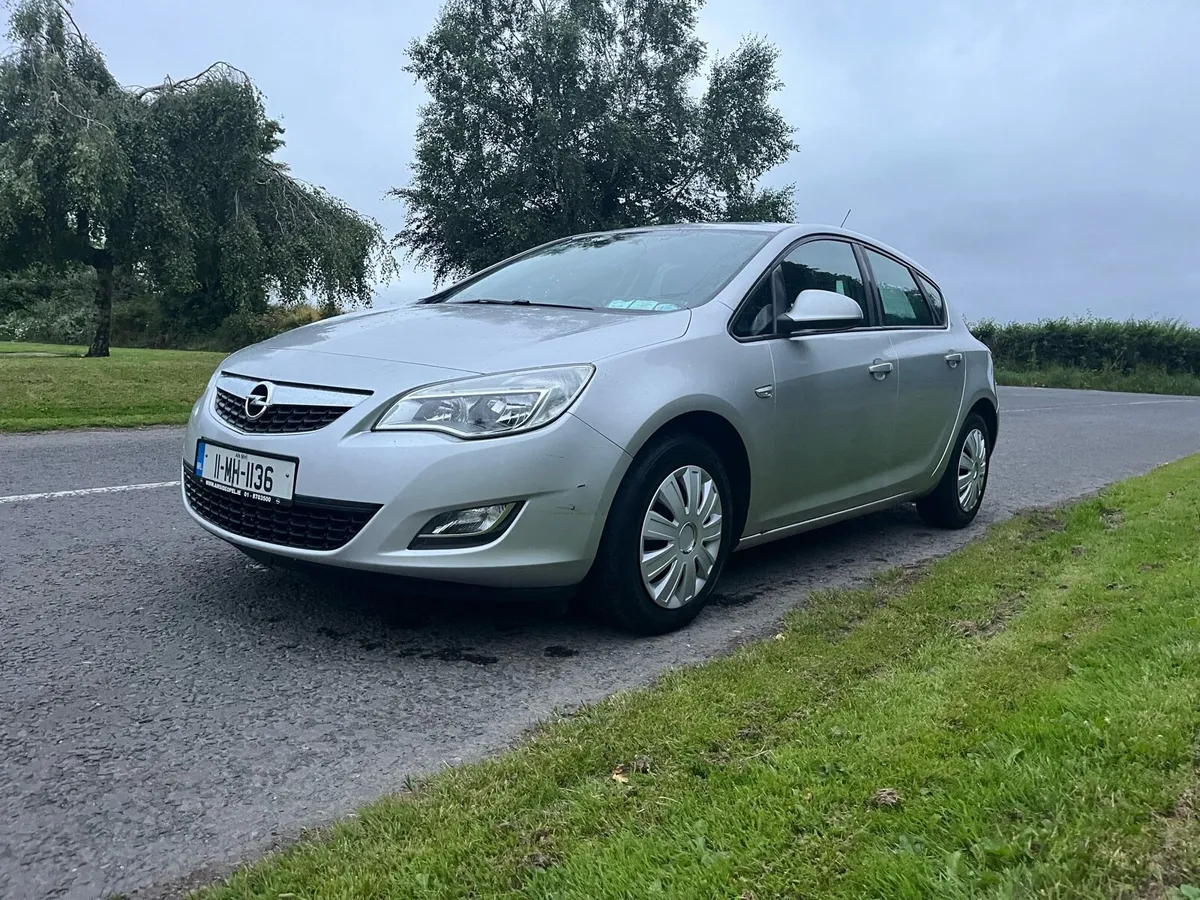 11 Opel Astra 1.4 petrol - Tax & Test - Image 2