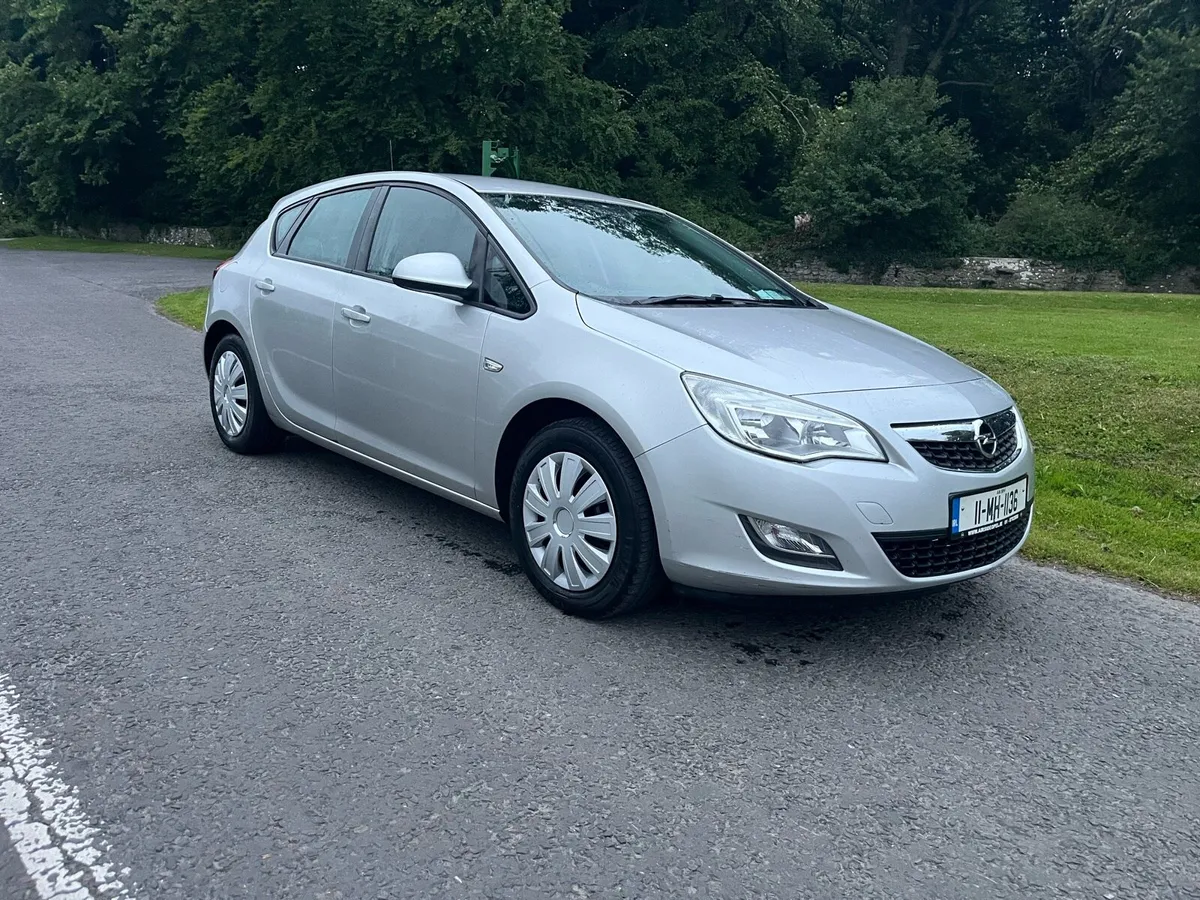 11 Opel Astra 1.4 petrol - Tax & Test - Image 4