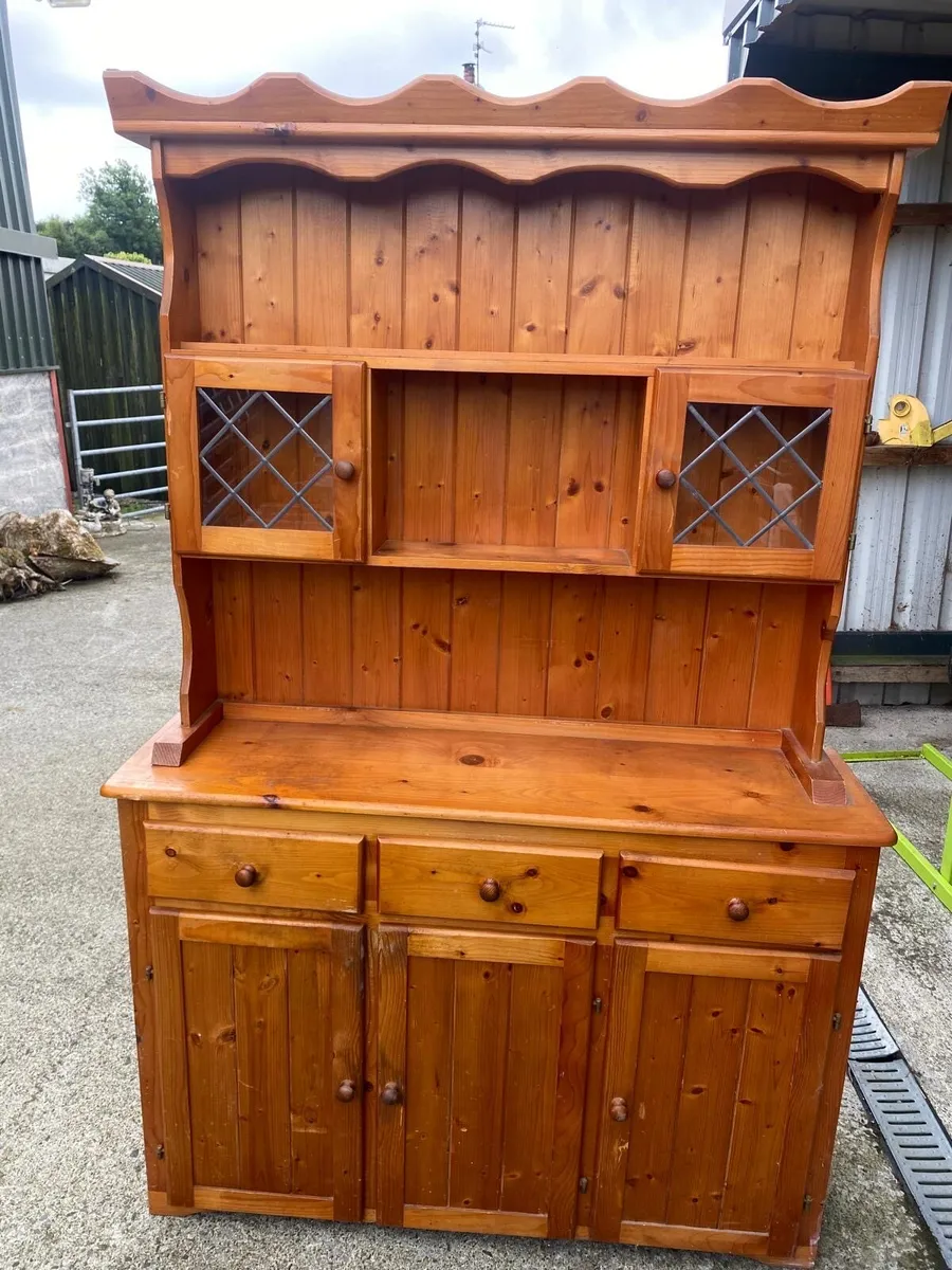 Dresser - Image 1