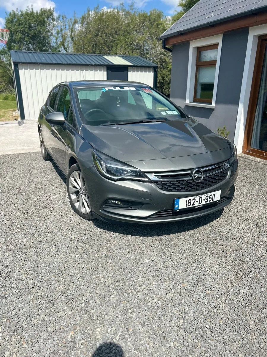 2018 Opel Astra - Image 1