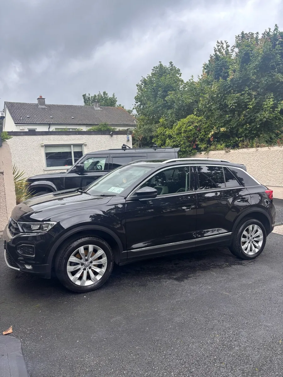 Volkswagen T-Roc - Image 1