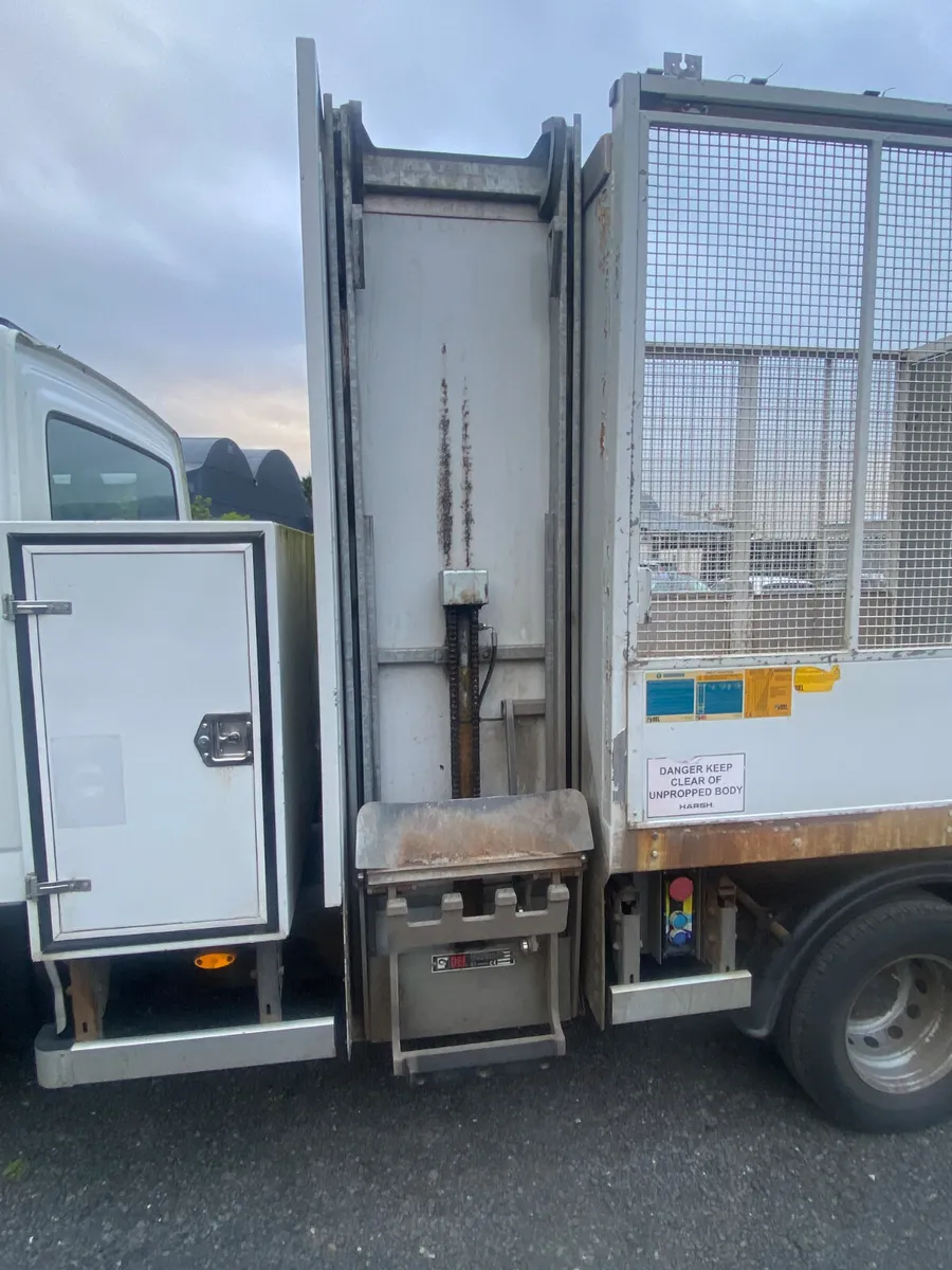 Refuse Body - Bin Lifter - Image 3