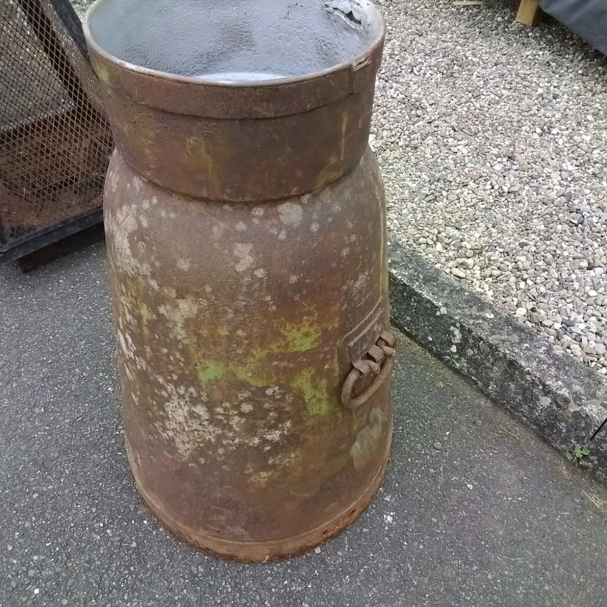 ANTIQUE AND COLLECTABLE - Image 1