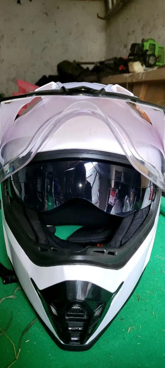 Dirt bike helmet - Image 3