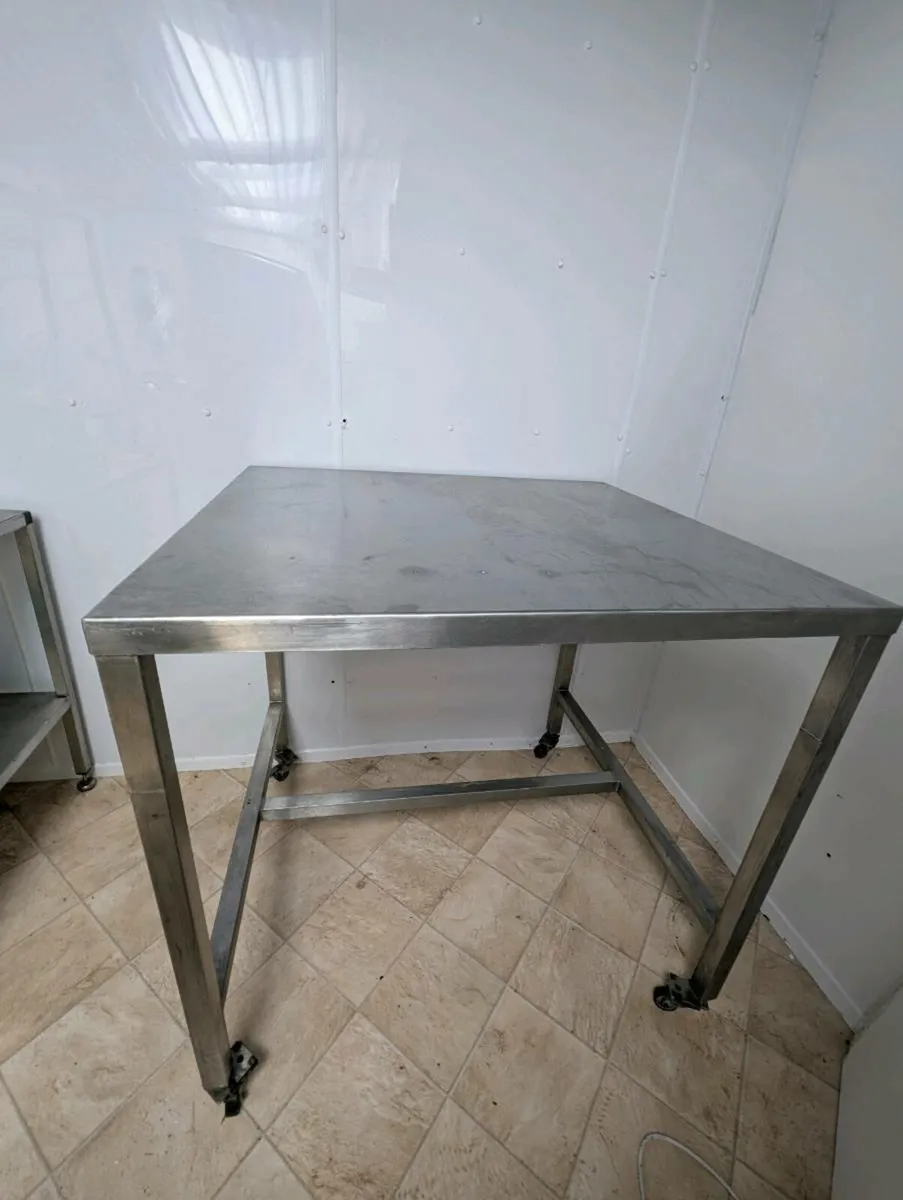 Stainless steel tables - Image 3
