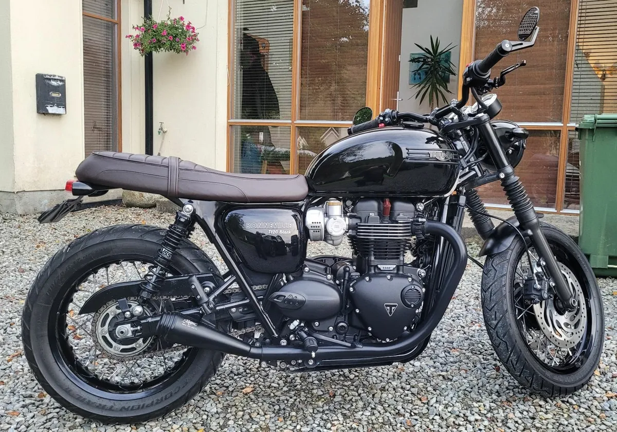 Triumph Bonneville T120 Black - Image 2