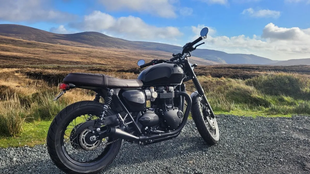 Triumph Bonneville T120 Black - Image 4