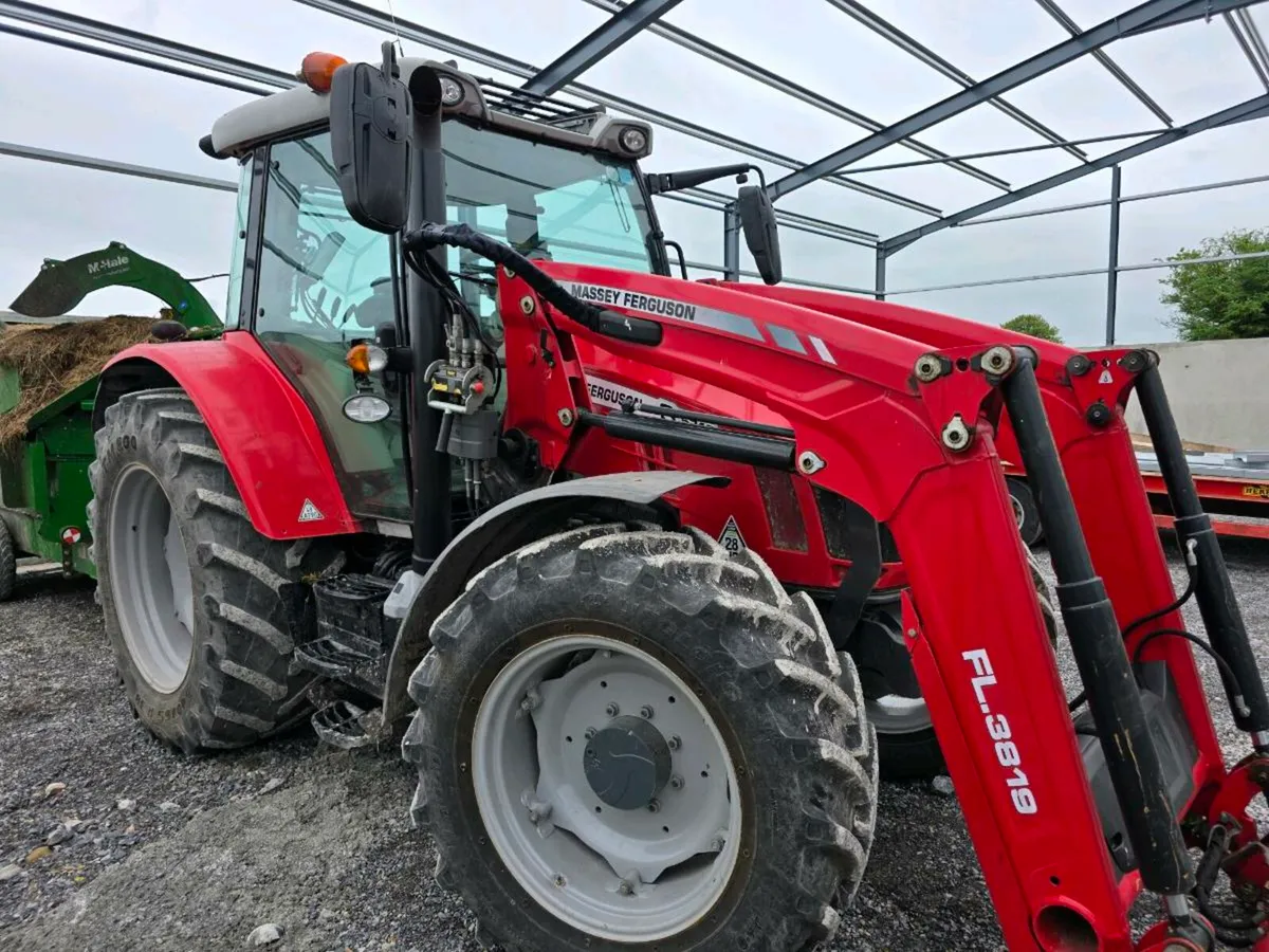 2018 Massey Ferguson 5712S - Image 3