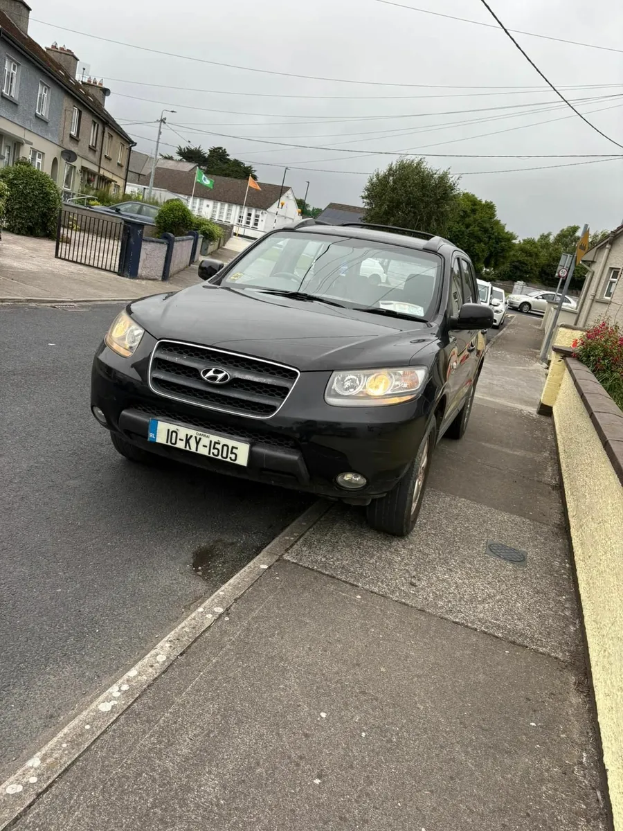 Hyundai Santa Fe 2010 - Image 1