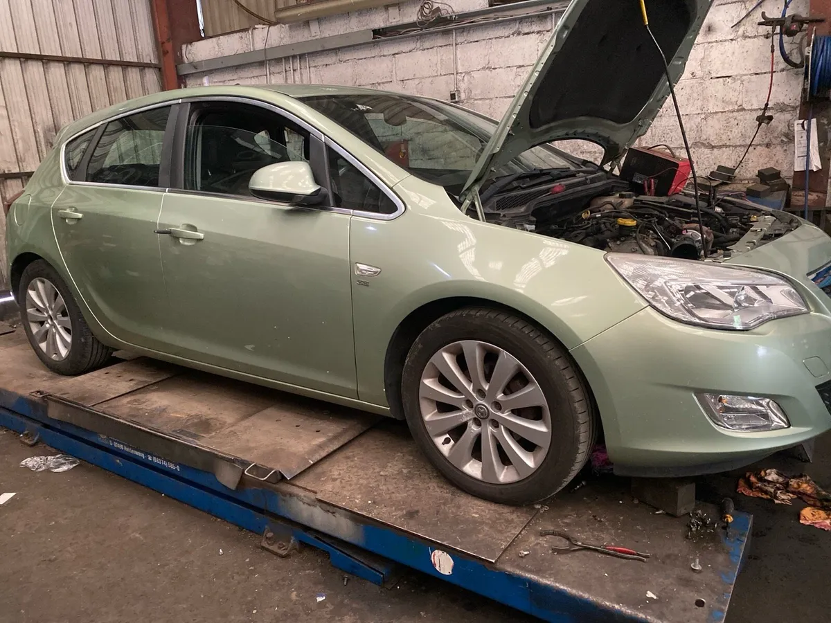 Corsa 1.3 CDTI 2011 only for parts