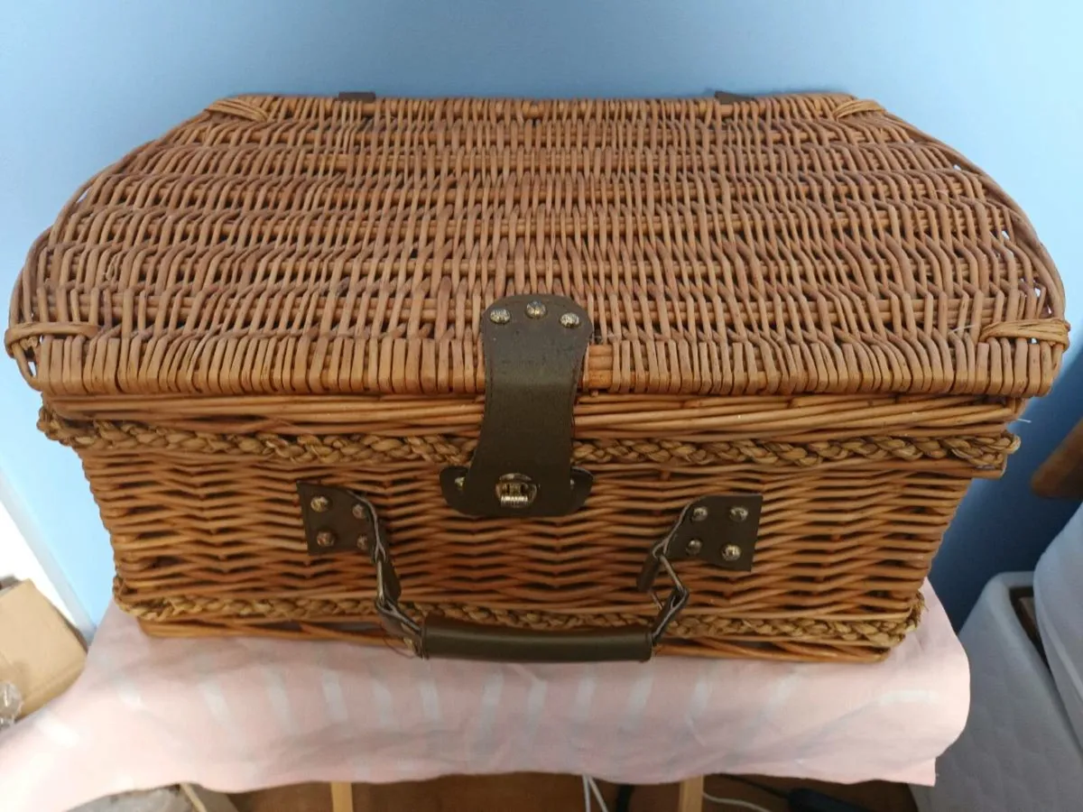 Picnic Basket - Image 1