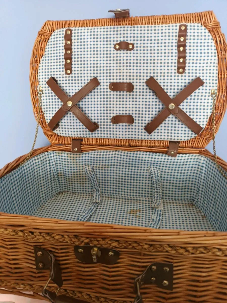 Picnic Basket - Image 2