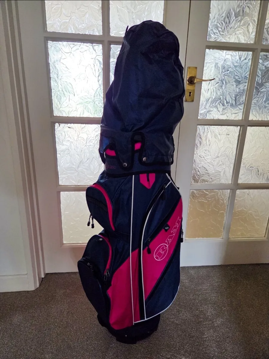 Ladies, left handed golf clubs and bag - Image 1