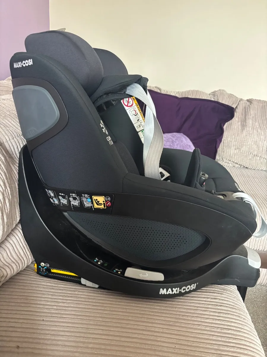 Maxi Cosi 360 Pearl Car Seat and Base - Image 4
