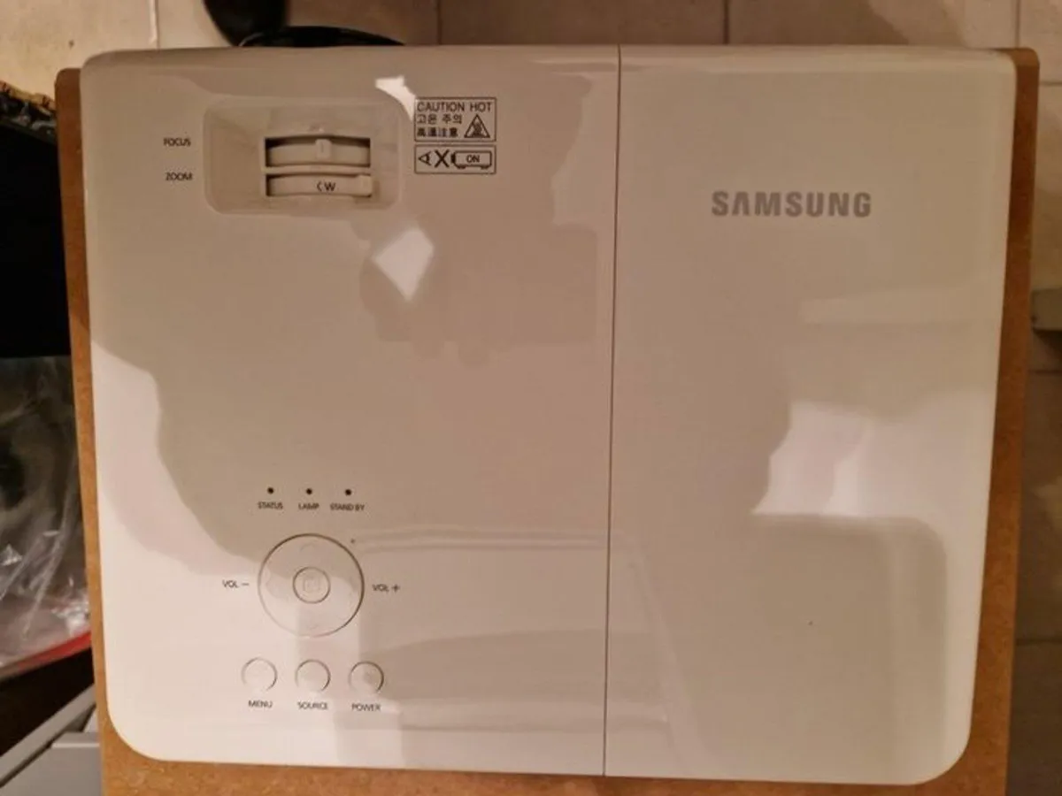 Samsung SP-M220 Projector with White Screen Cloth - Image 3