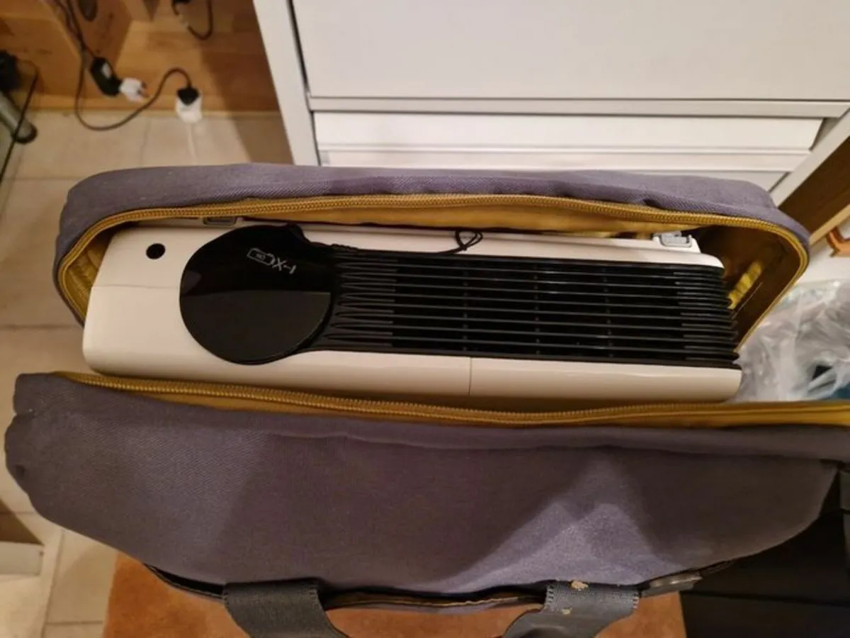 Samsung SP-M220 Projector with White Screen Cloth - Image 2