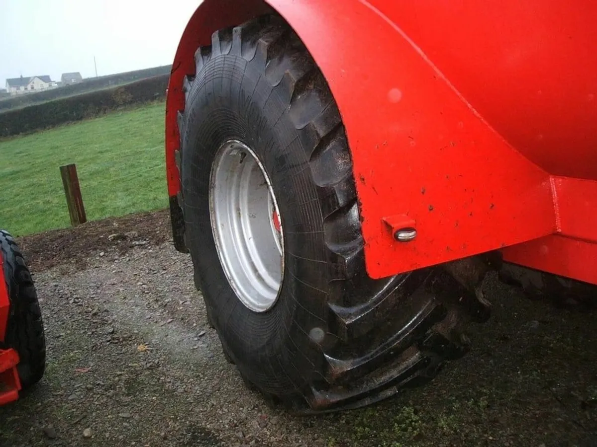 2010 Hi Spec 2000g tanker - Image 4