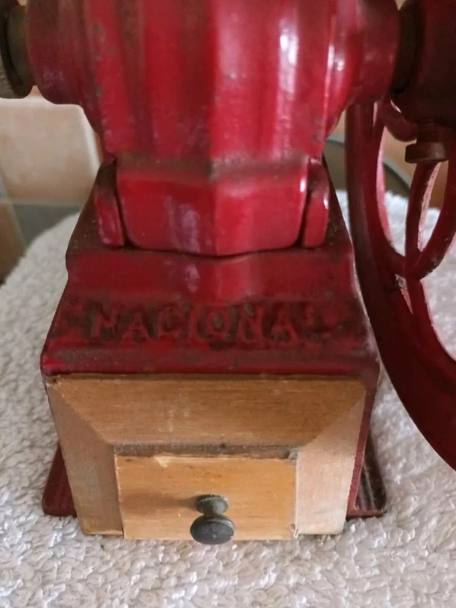 Antique coffee grinder - Image 3