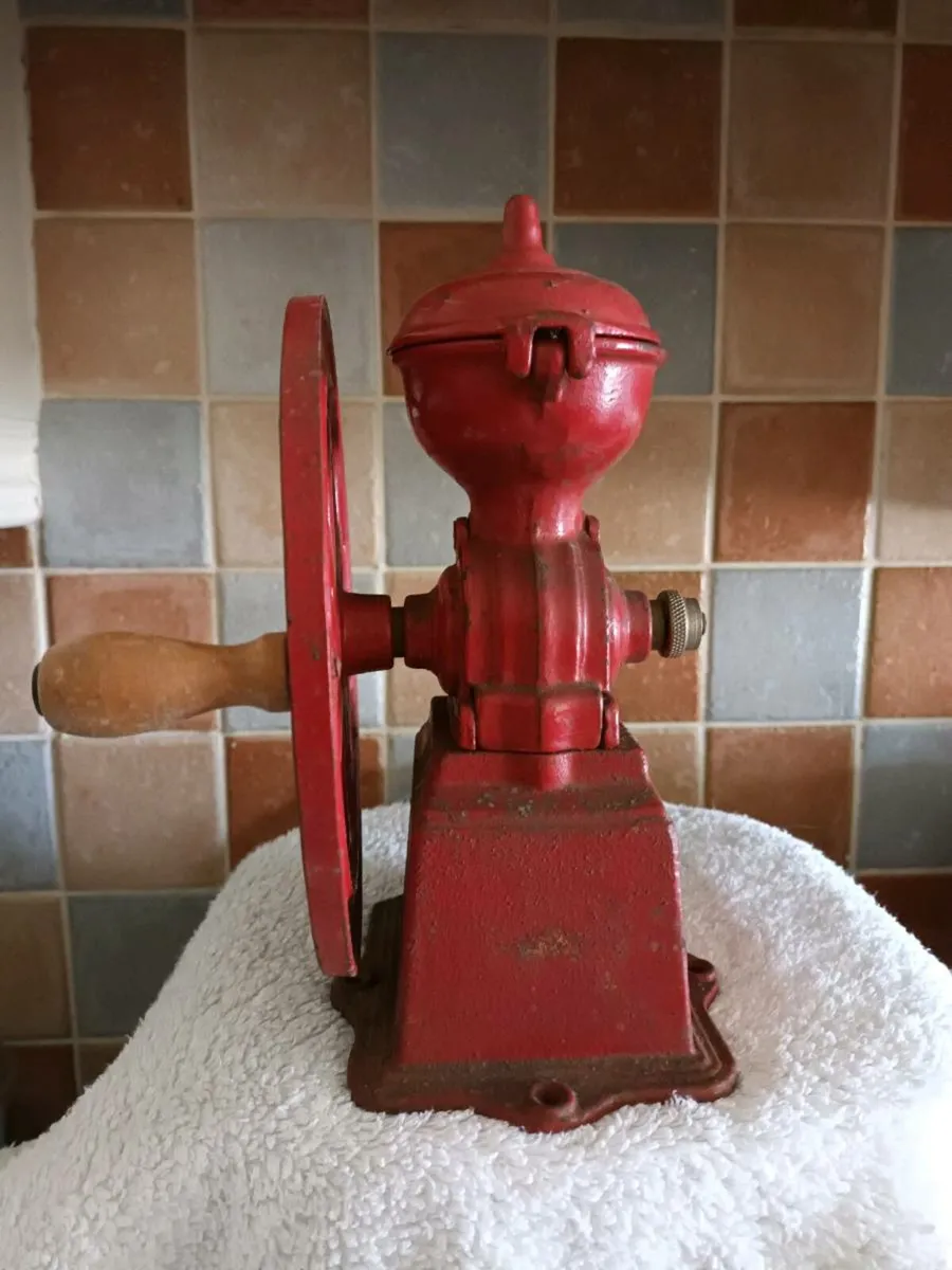 Antique coffee grinder - Image 4