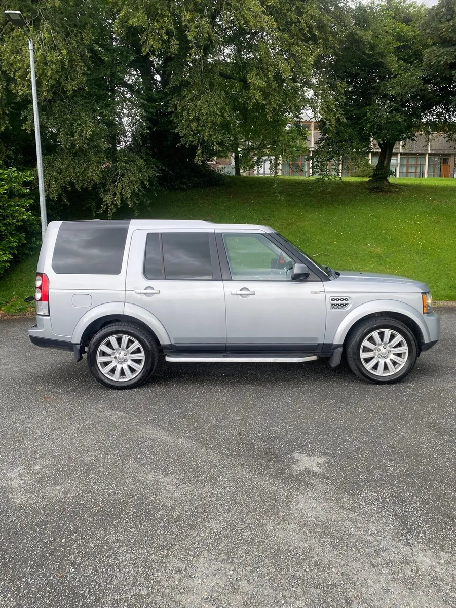 Land Rover Discovery 4 - Image 1