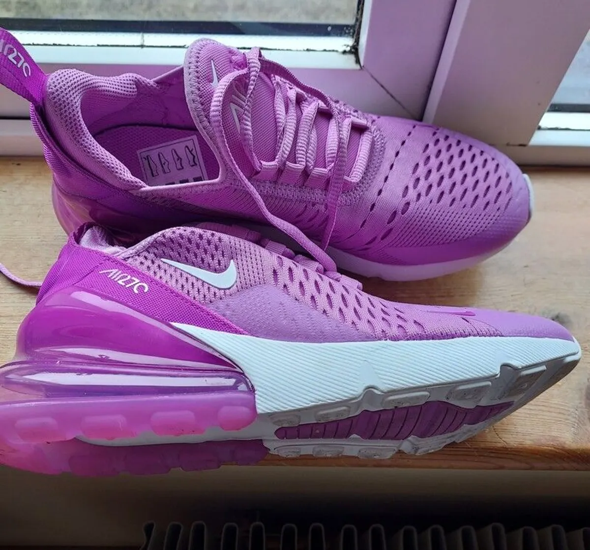 Womens Nike Air 270s - Image 1